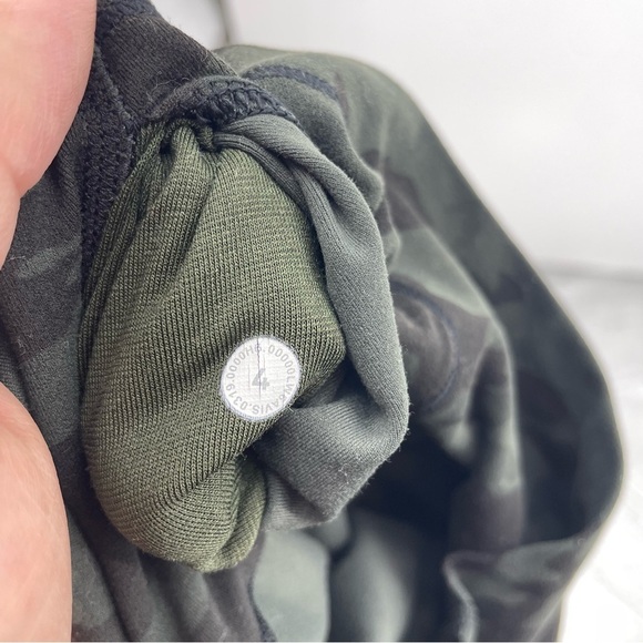 Lululemon Align High-Rise Crop leggings 21", Size 4 green camo - Picture 8 of 8